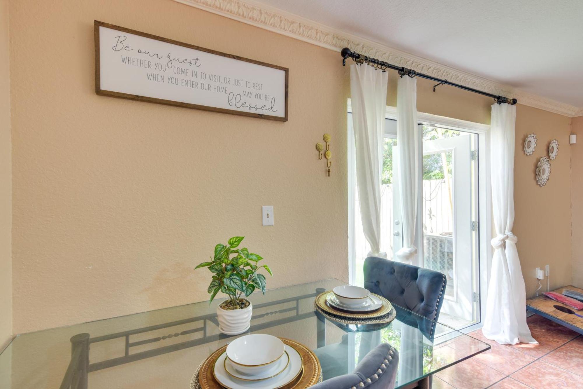 Opa-Locka Townhome, 15 Mi To Miami Beach! Εξωτερικό φωτογραφία