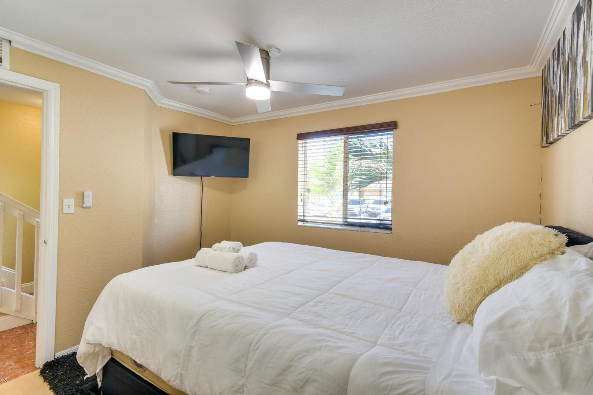 Opa-Locka Townhome, 15 Mi To Miami Beach! Εξωτερικό φωτογραφία