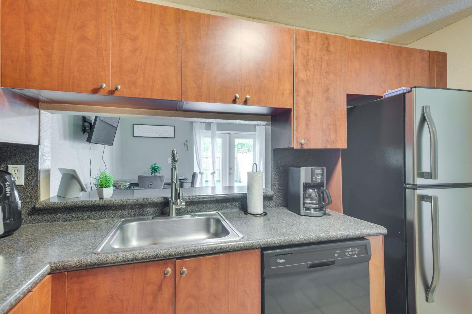 Opa-Locka Townhome, 15 Mi To Miami Beach! Εξωτερικό φωτογραφία