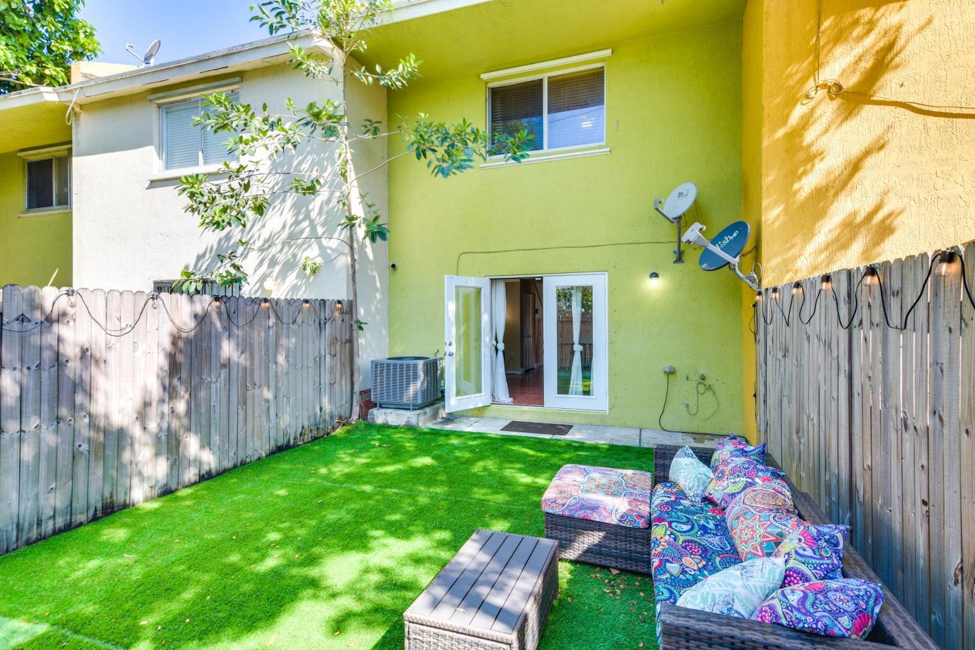 Opa-Locka Townhome, 15 Mi To Miami Beach! Εξωτερικό φωτογραφία
